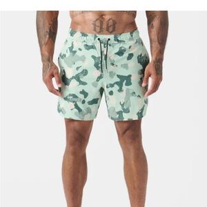 Legends LUKA SHORT DISTRESSED CAMO DUSTY SAGE Shorts